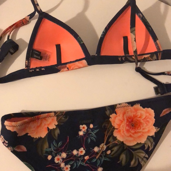 authentic triangl navy floral bikini - Picture 2 of 2